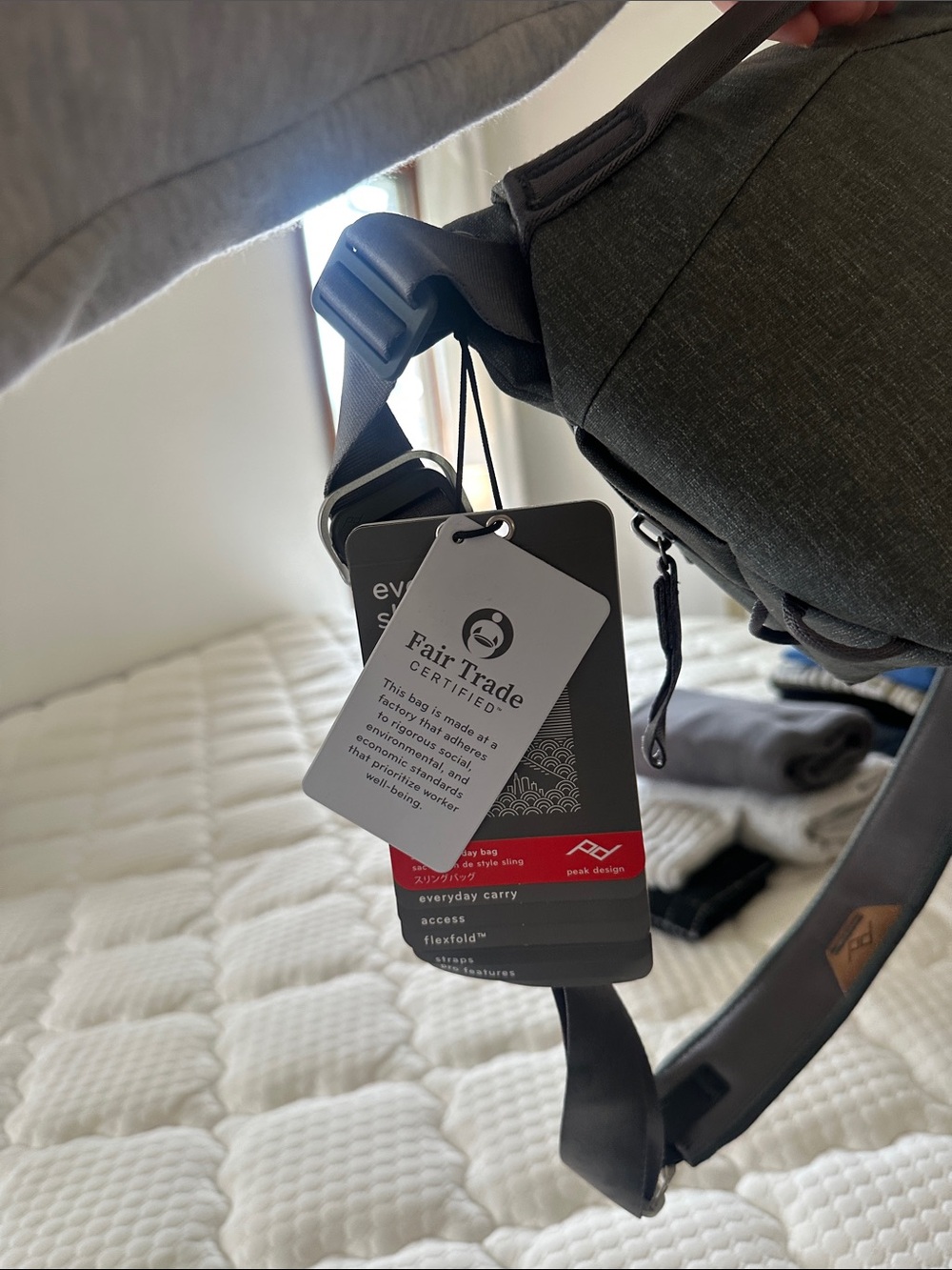 Peak Design Everyday Sling - Charcoal Gray - Picture 9 of 9